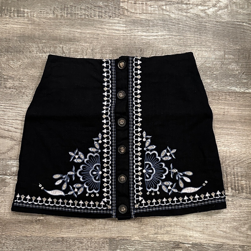 Women's‎ Mi Ami Medium Embroidered Black Linen Blend Skirt